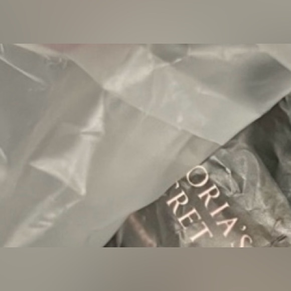 NWT Victoria’s Secret Essential Travel Case - Picture 5 of 9